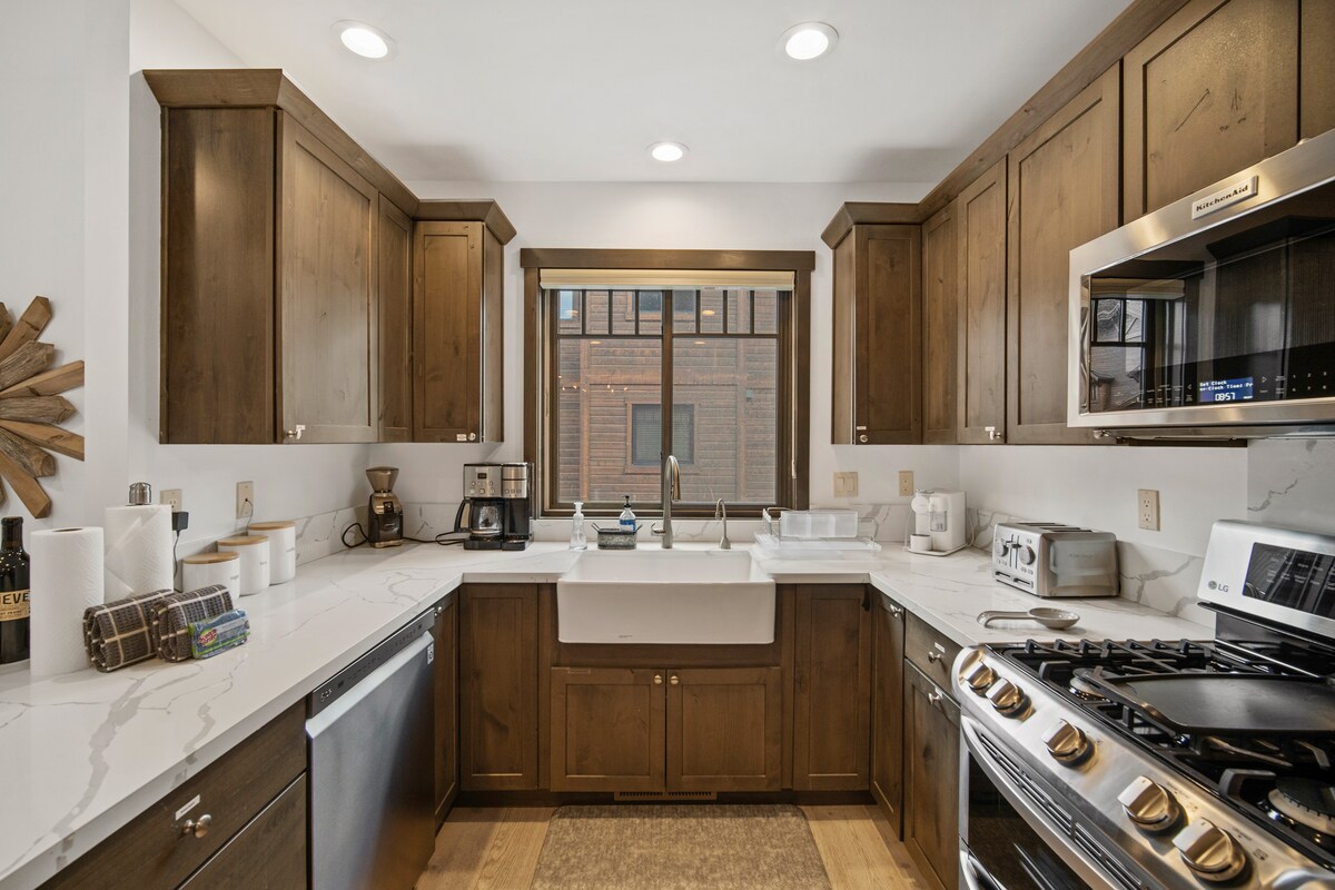 Mountainside-Newest property built at Canyon Lodge — photo 5