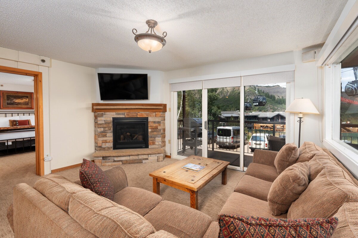 Crestwood 2117 Standard 2 Bedroom — photo 2