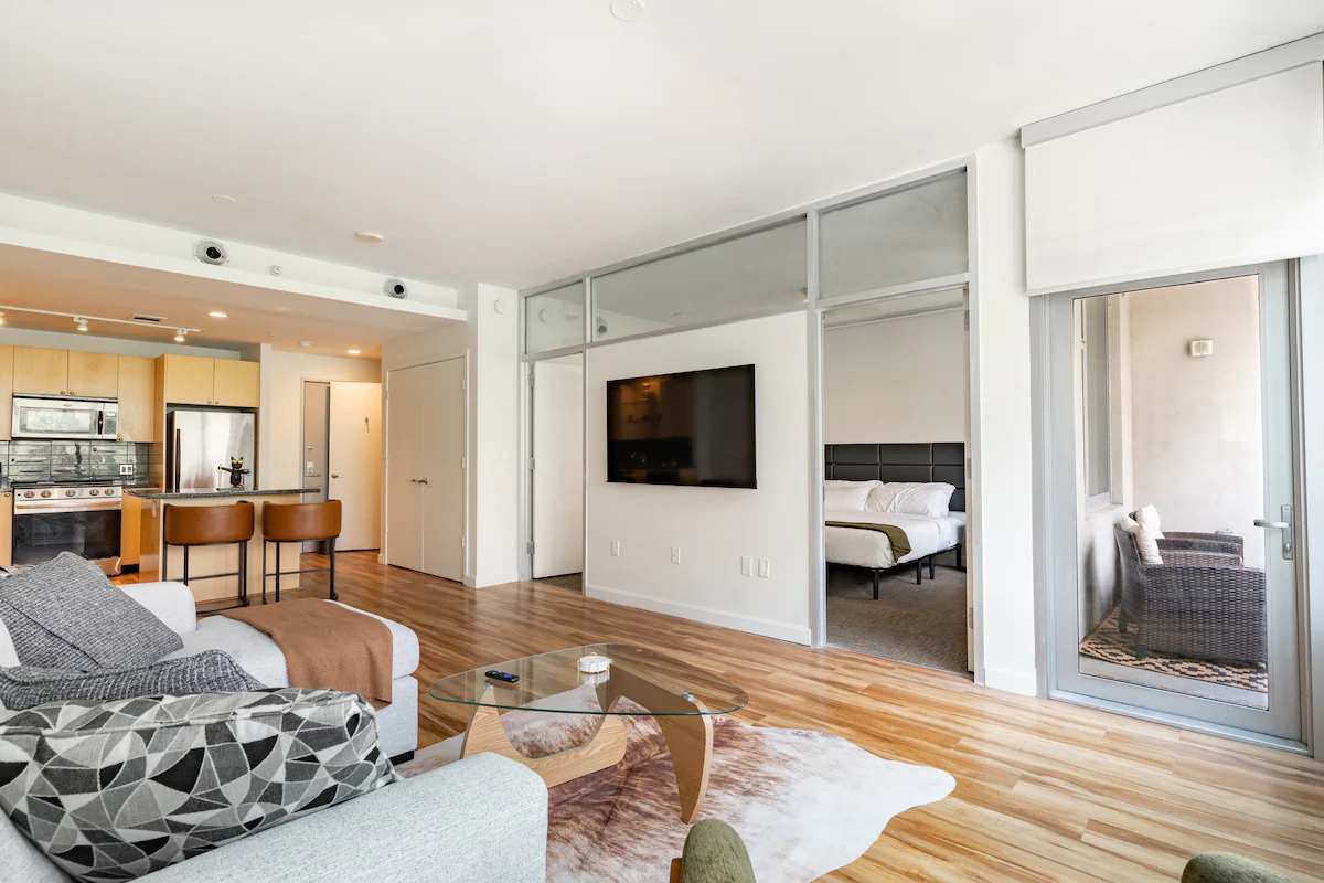 The Dallas View | King Suite with Resort Amenities — photo 2