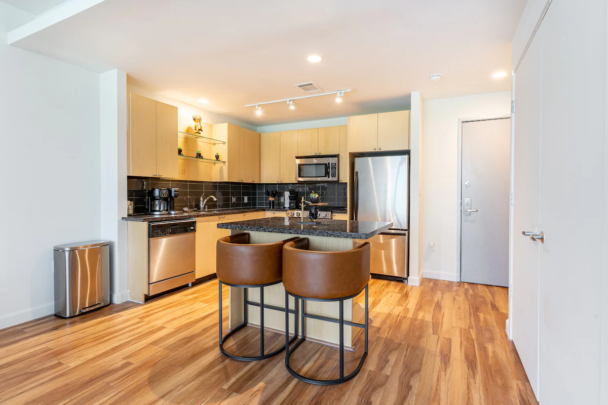 The Dallas View | King Suite with Resort Amenities — photo 3