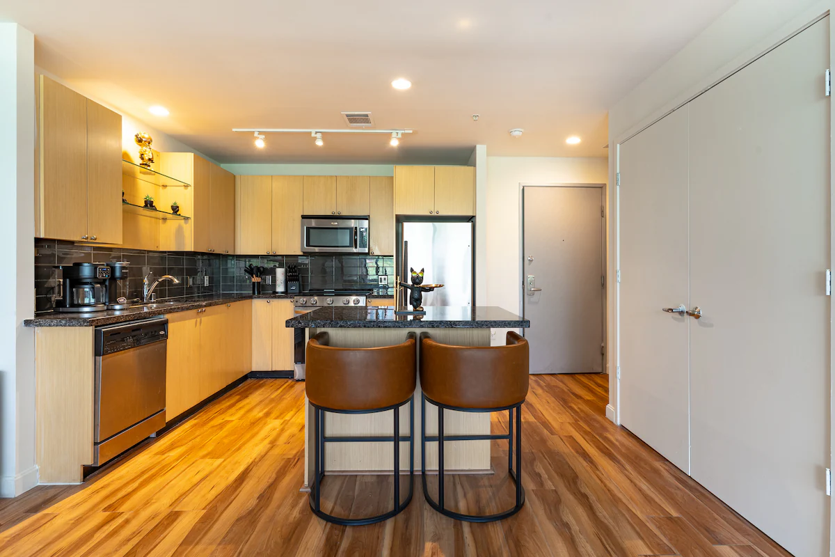 The Dallas View | King Suite with Resort Amenities — photo 4