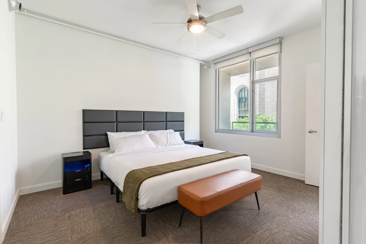 The Dallas View | King Suite with Resort Amenities — photo 5