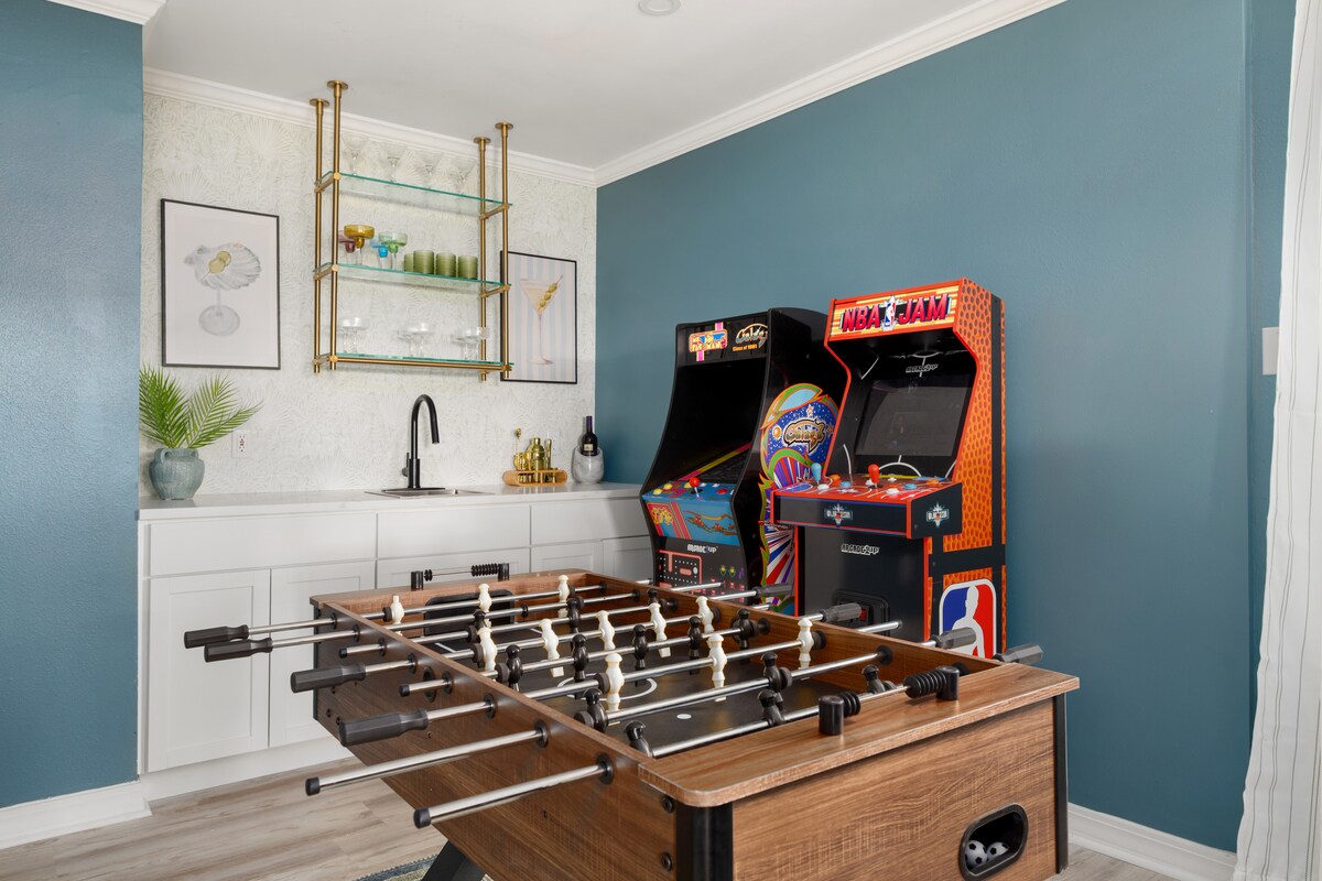 Saltwater Social | Heated Pool, Hot Tub, Theater — photo 4