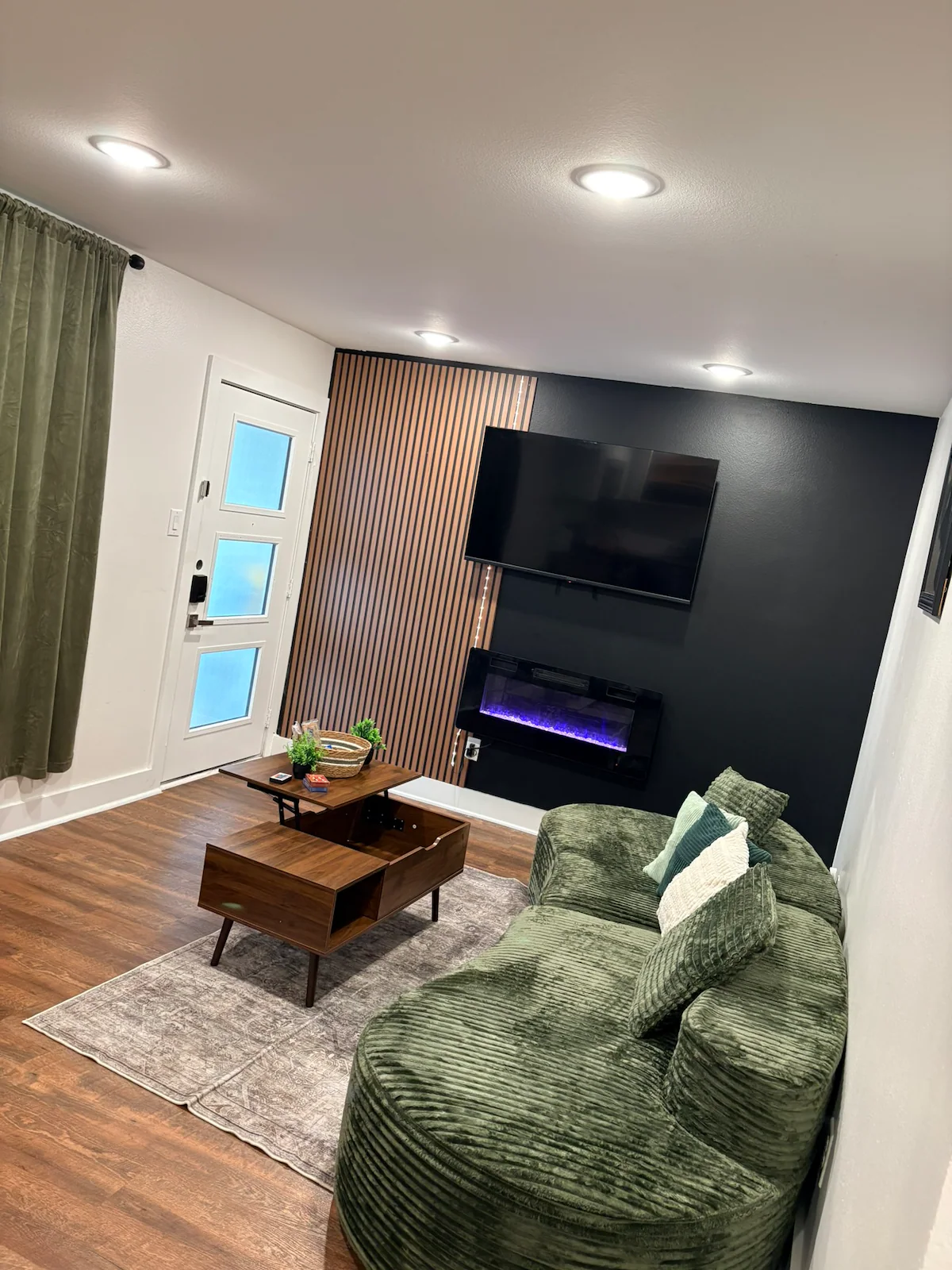 Cozy 1BR l Sleeps 4 l Walk to DT w/ Free Parking — photo 2