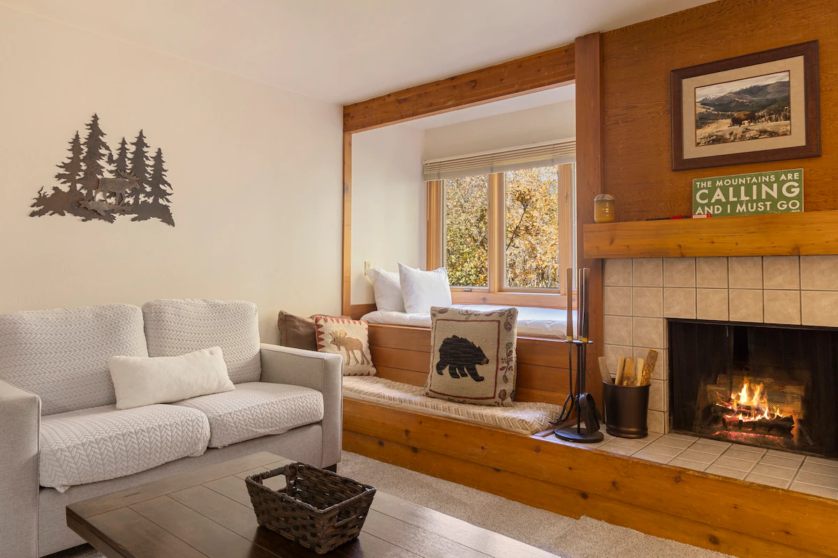 Outpost: Larkspur 1212 — photo 2