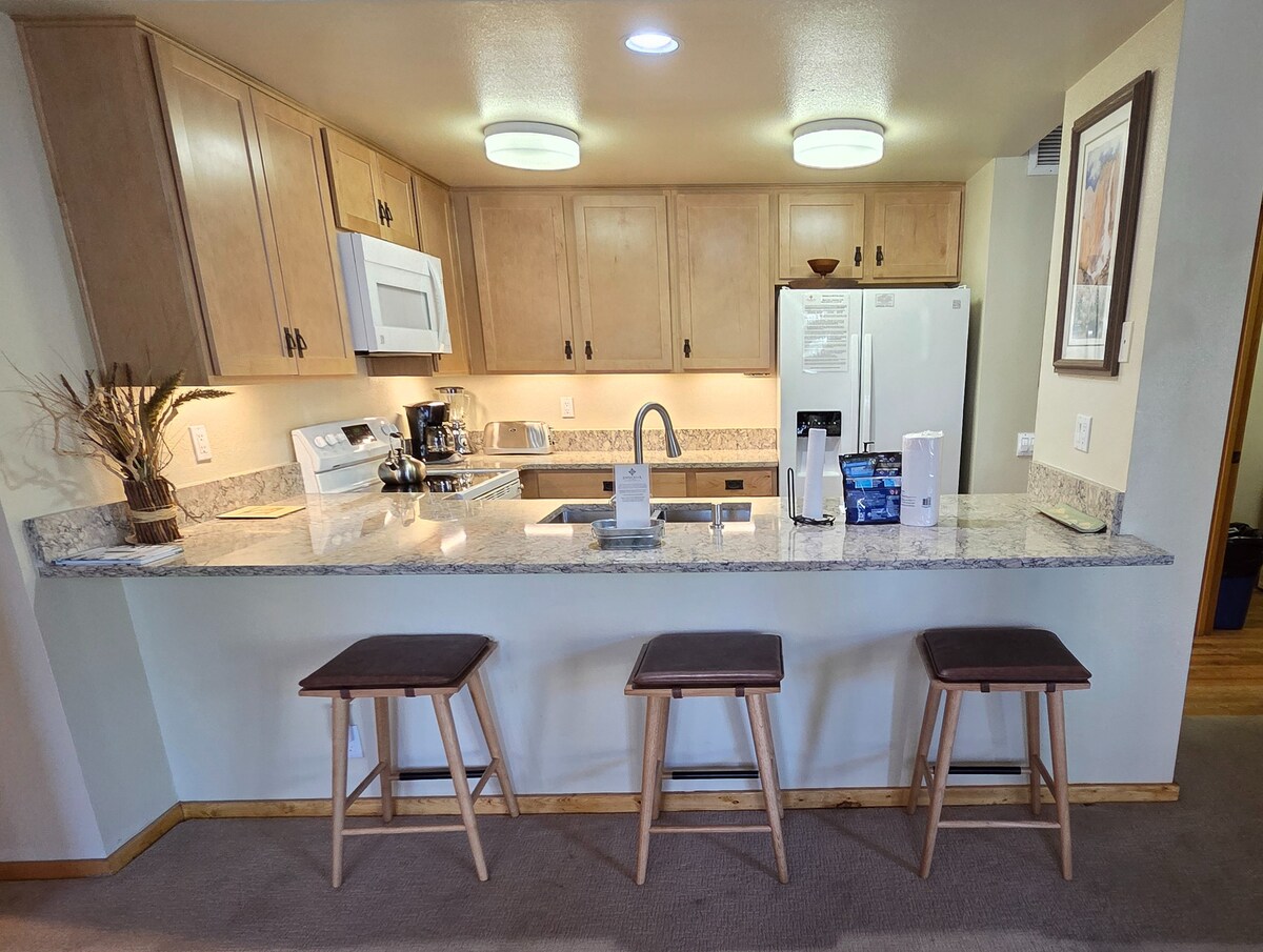 Snowcreek Resort Vacation Rental 879 — photo 3