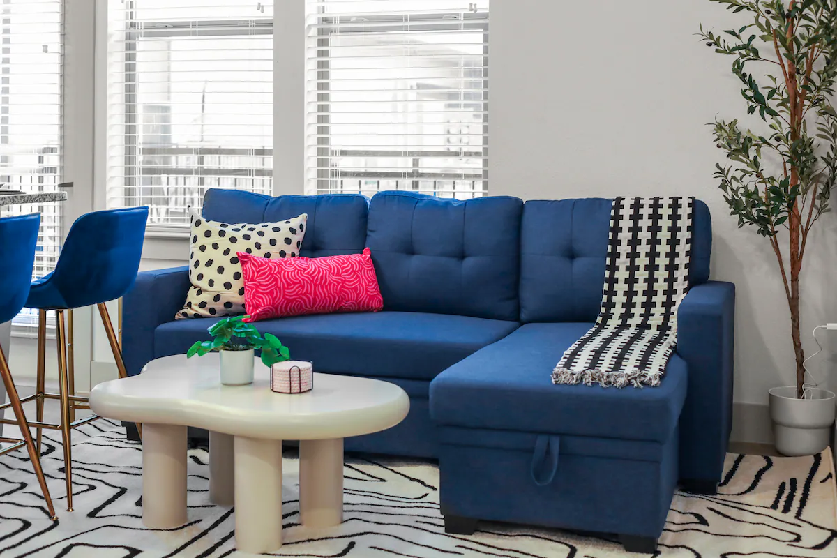 Lux New BLD APT W/ King Bed/Pool/Gym/Private Patio — photo 2
