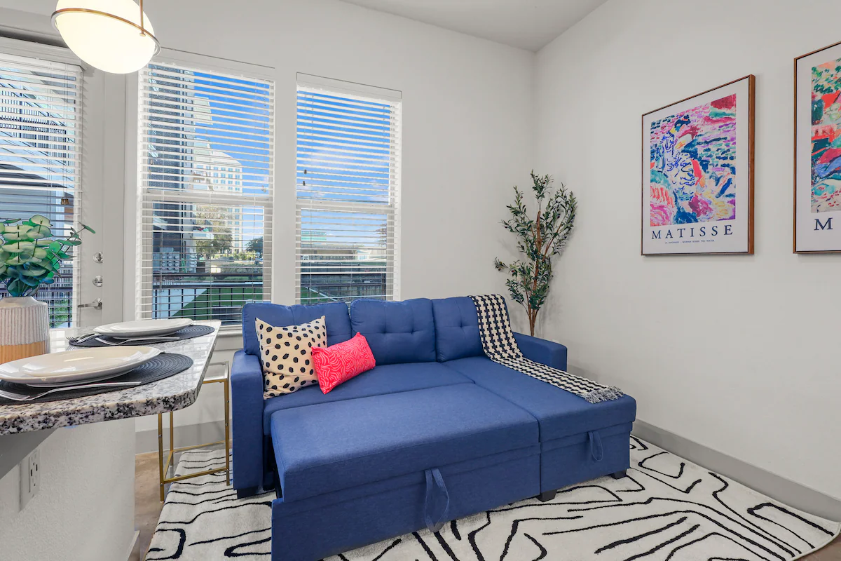 Lux New BLD APT W/ King Bed/Pool/Gym/Private Patio — photo 4