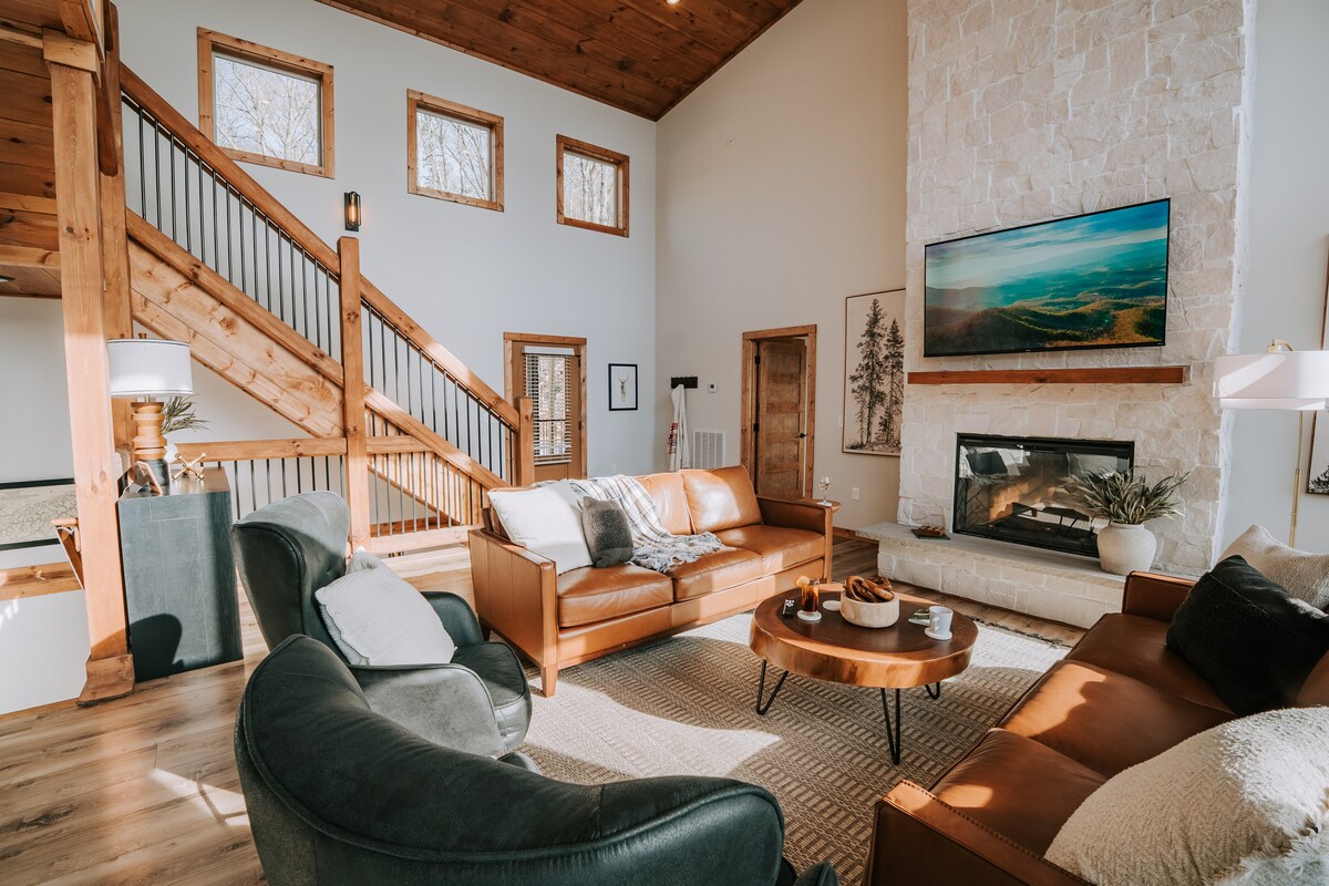 Indoor Pool • Mtn Views • Pickleball • Sleeps 20 — photo 3