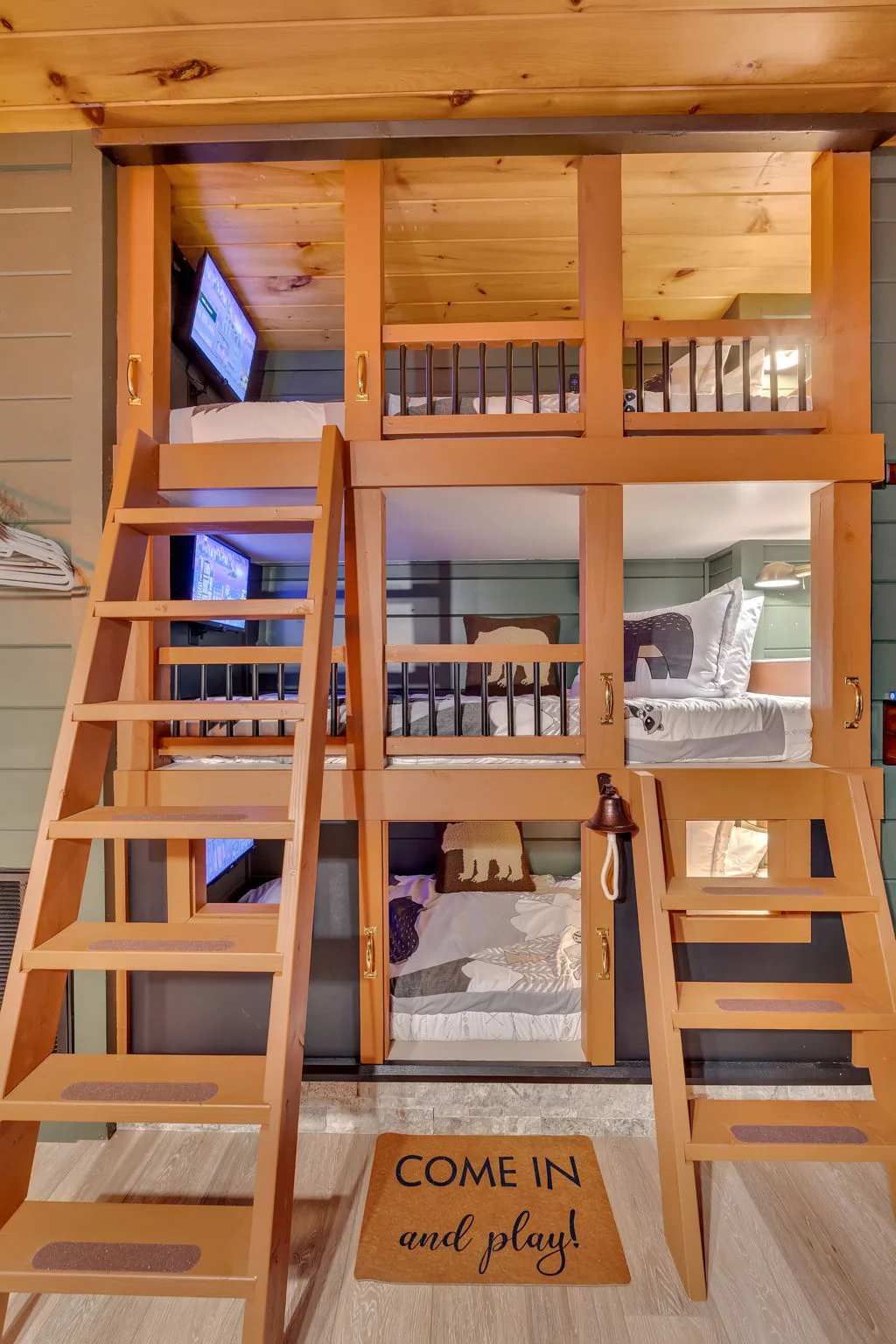 Smoky Mountain Luxe Cabin! Spa~Firepit~Games~Bunks — photo 4