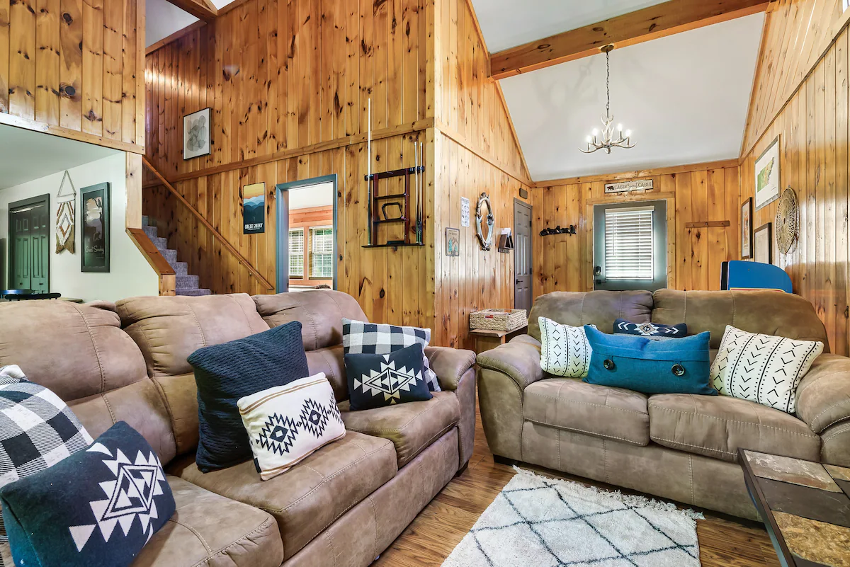 Fall Specials!Fire Pit!2 Kings! Hot Tub|Pool Table — photo 2