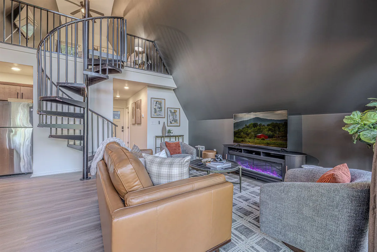 Luxury A-Frame | Hot Tub Near Gatlinburg — photo 5