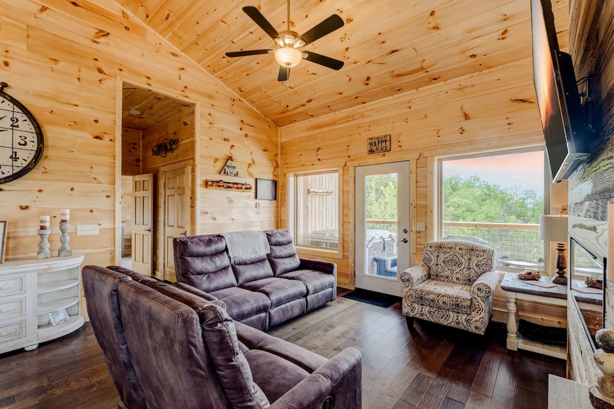 Killer Mtn Sunset Views | Hot Tub | Modern, Cozy! — photo 2