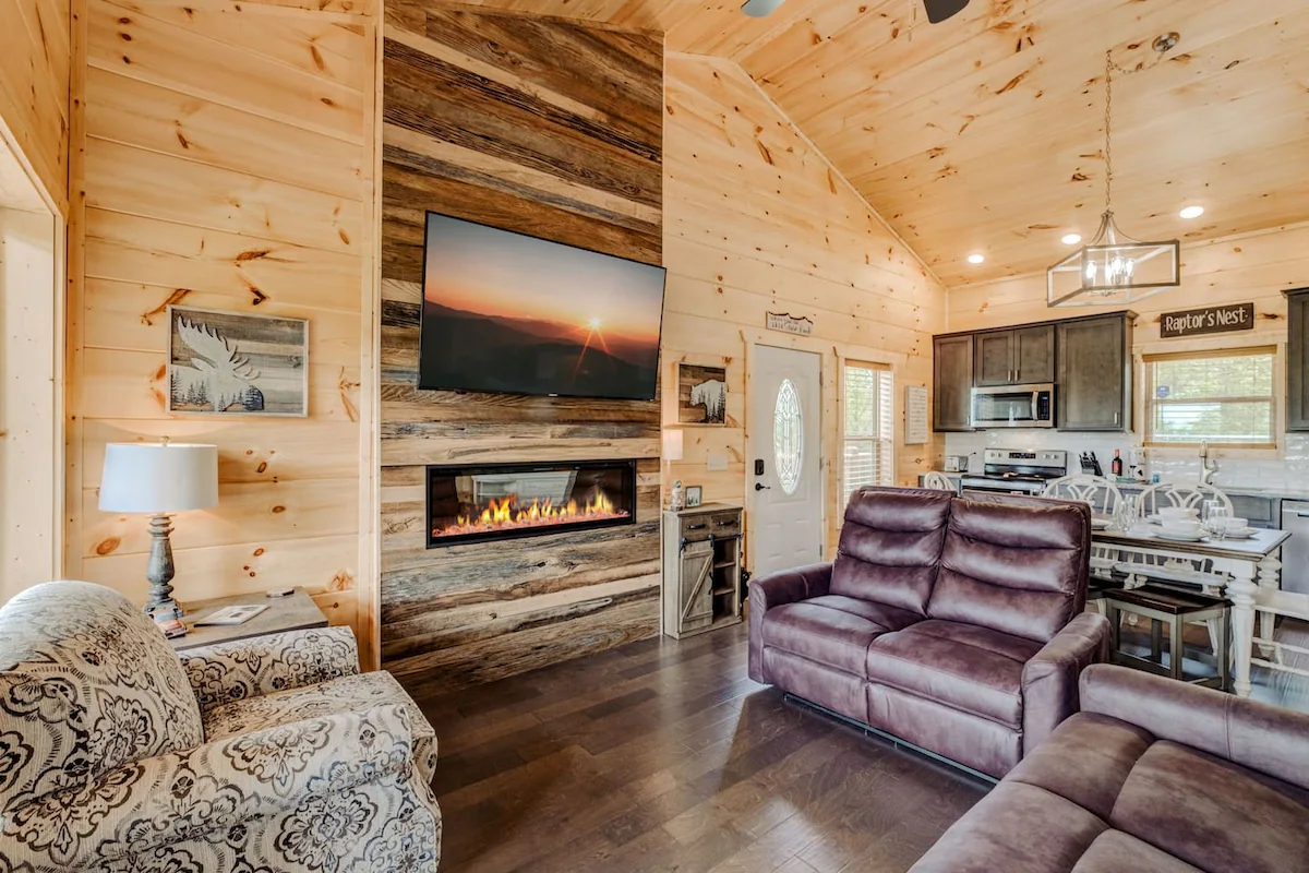 Killer Mtn Sunset Views | Hot Tub | Modern, Cozy! — photo 3