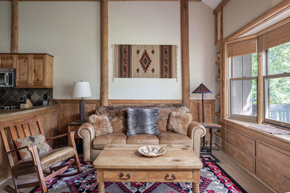 Steps to Gondola | Mountain-View Village Condo — photo 3
