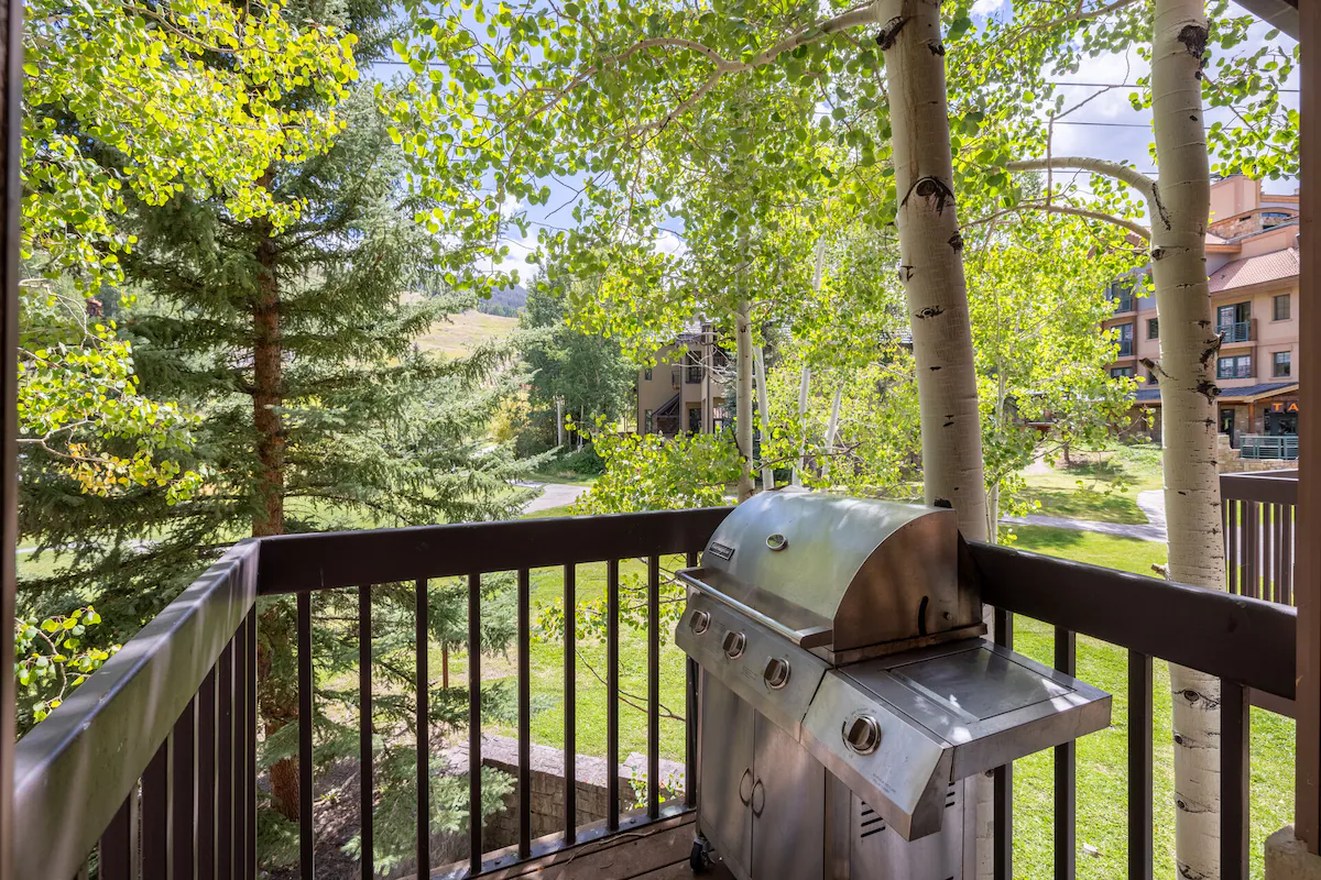Steps to Gondola | Mountain-View Village Condo — photo 4