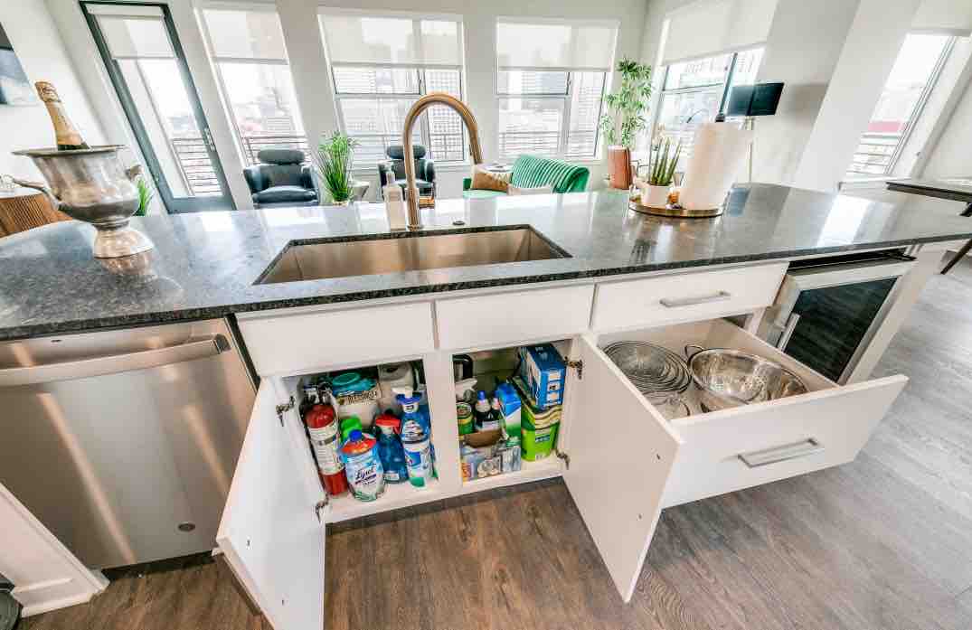 Luxury Penthouse centrally located! Top tier — photo 5