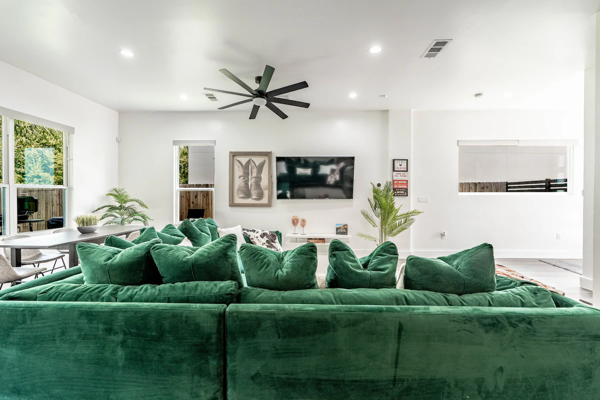 Luxe Dallas Home | Rooftop + Game Room Fun — photo 2