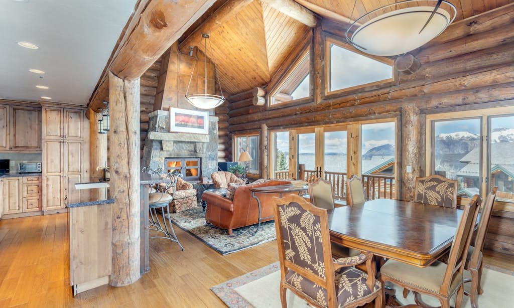 Gorgeous 3BR Mountainview | Balcony — photo 5