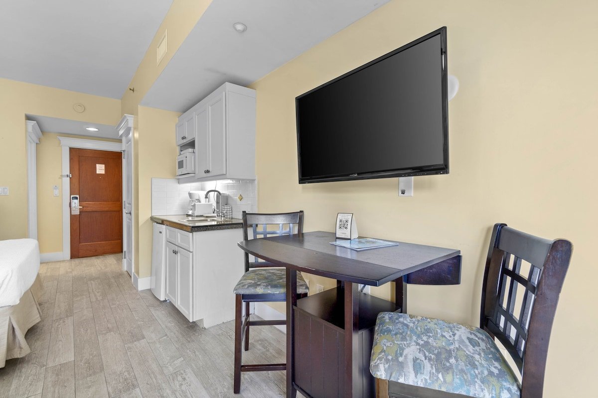 Deja Blue 3304–Studio Balcony–Sleeps 4 — photo 5