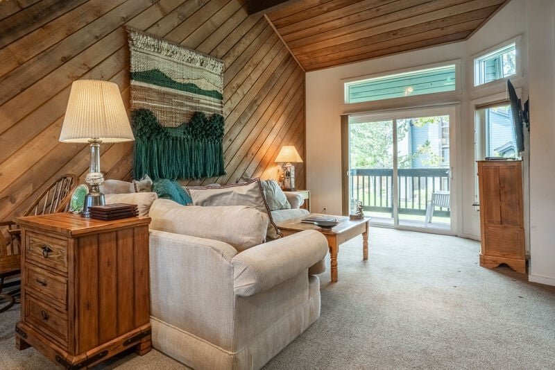Mammoth Five Star Lodging: Snowcreek #416 Phase III in Meadow Area/ Snowcreek Condos/Townhomes — photo 3