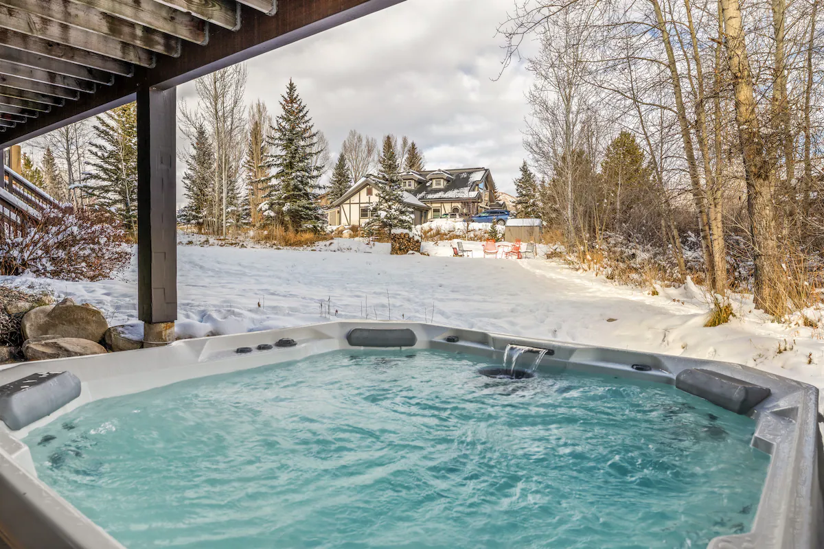 Chateau Hollybrooke~Private Hot Tub~Sleeps 12! — photo 2
