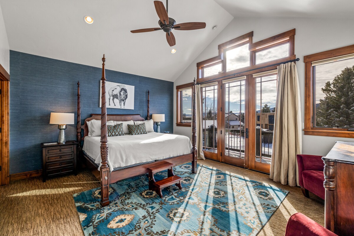 Chateau Hollybrooke~Private Hot Tub~Sleeps 12! — photo 3