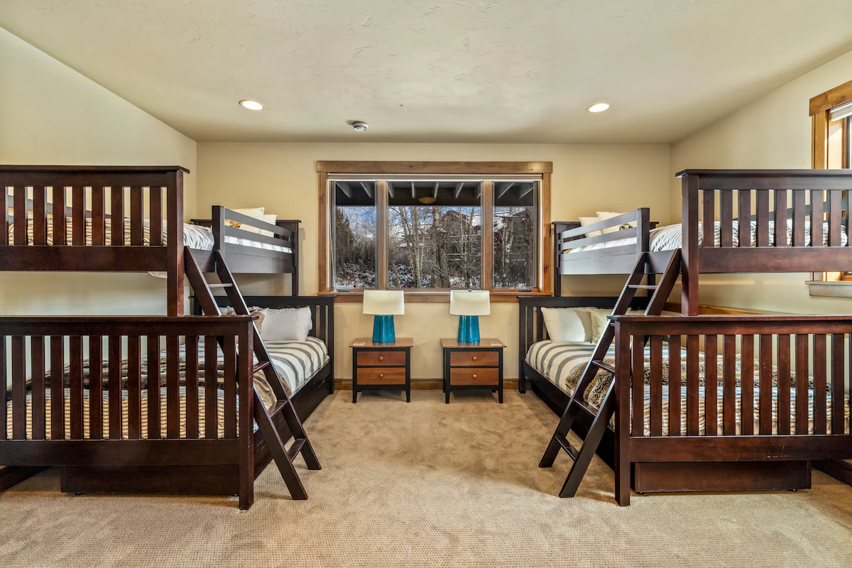 Chateau Hollybrooke~Private Hot Tub~Sleeps 12! — photo 5