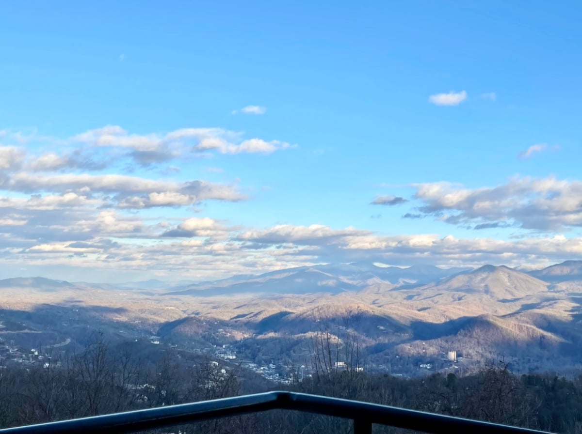 Extraordinary Mountain Views/Indoor Pool & Hot Tub — photo 2