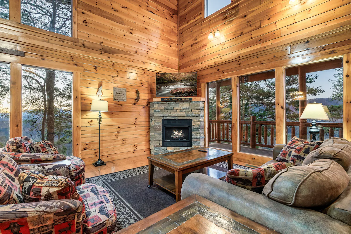 Beaver's Mountaintop Retreat! Pool Cabin | Top 5% — photo 3