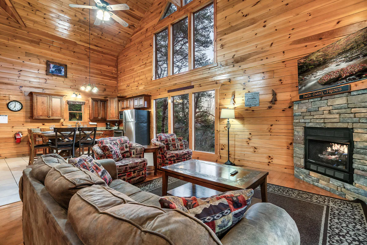 Beaver's Mountaintop Retreat! Pool Cabin | Top 5% — photo 5