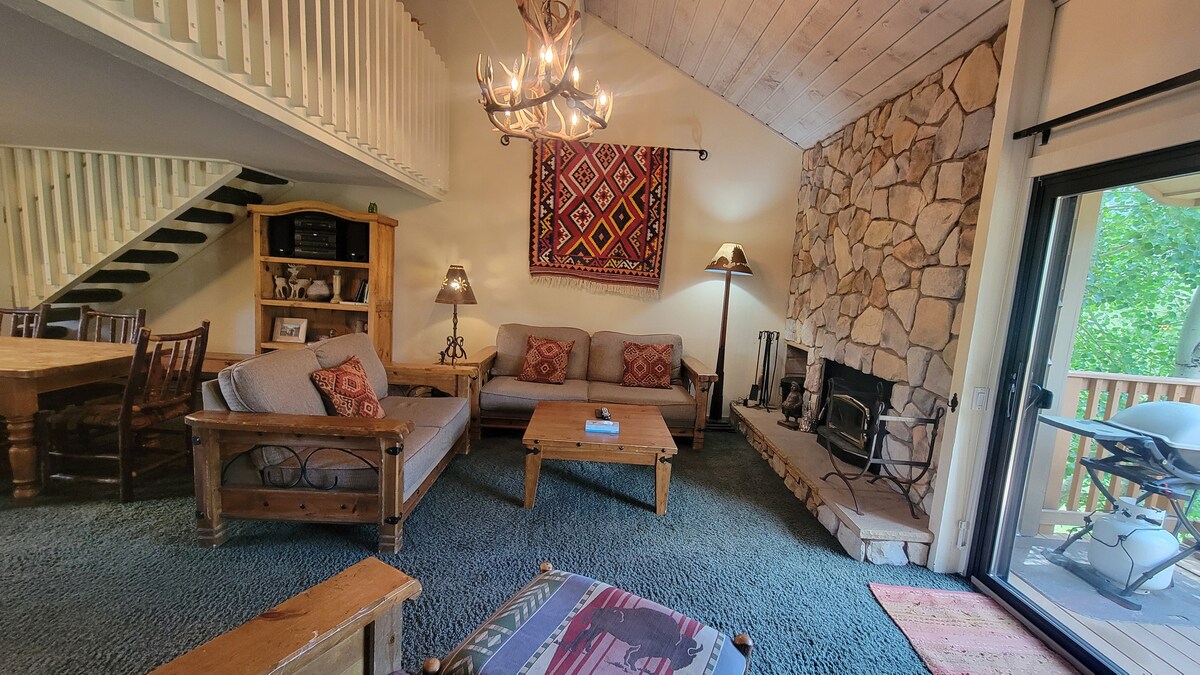 Snowcreek Resort Vacation Rental 302 — photo 2