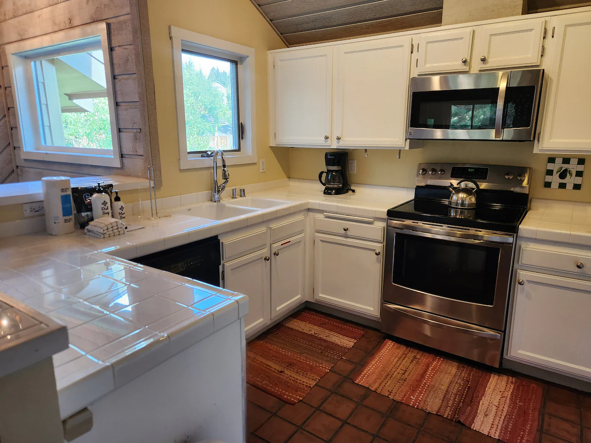 Snowcreek Resort Vacation Rental 302 — photo 5