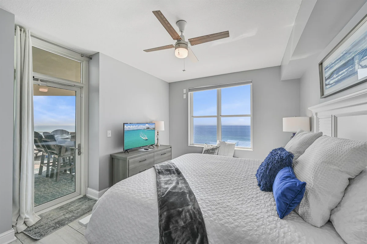 AQUA 902•Beachfront•Pools•Beach Service•Beach Gear — photo 3