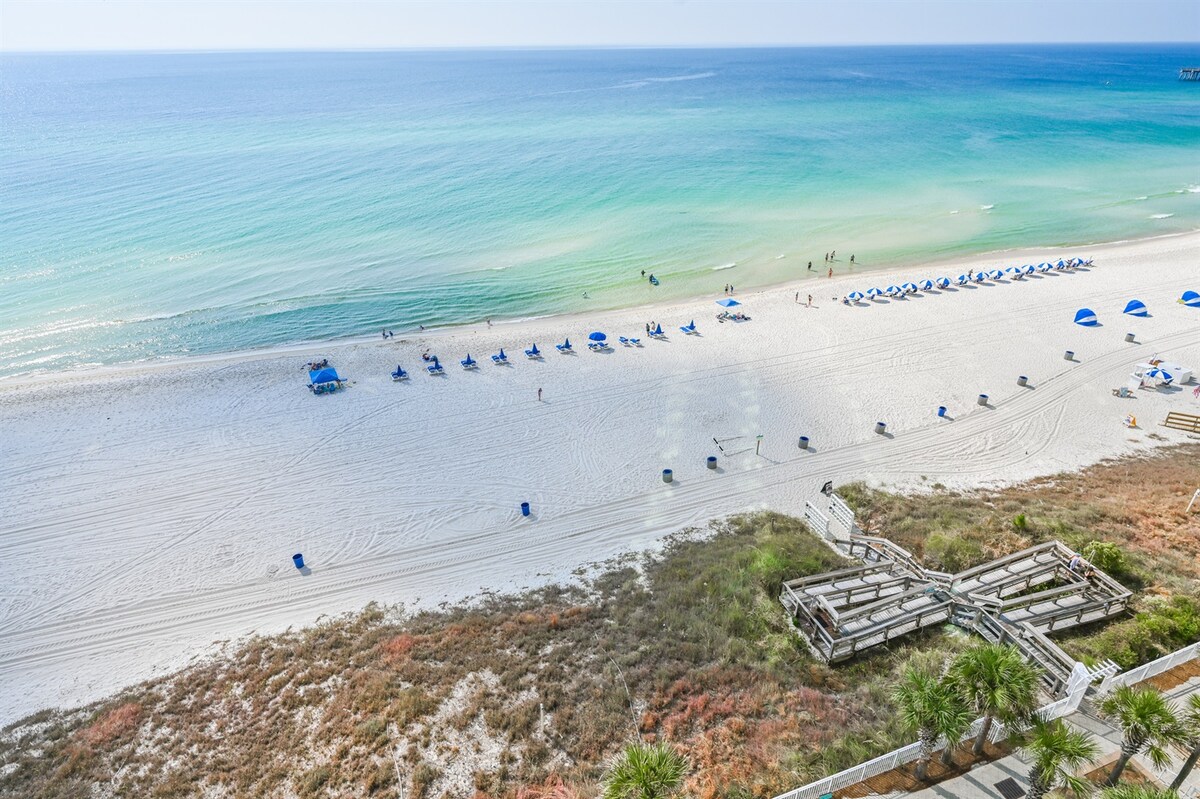 AQUA 902•Beachfront•Pools•Beach Service•Beach Gear — photo 5