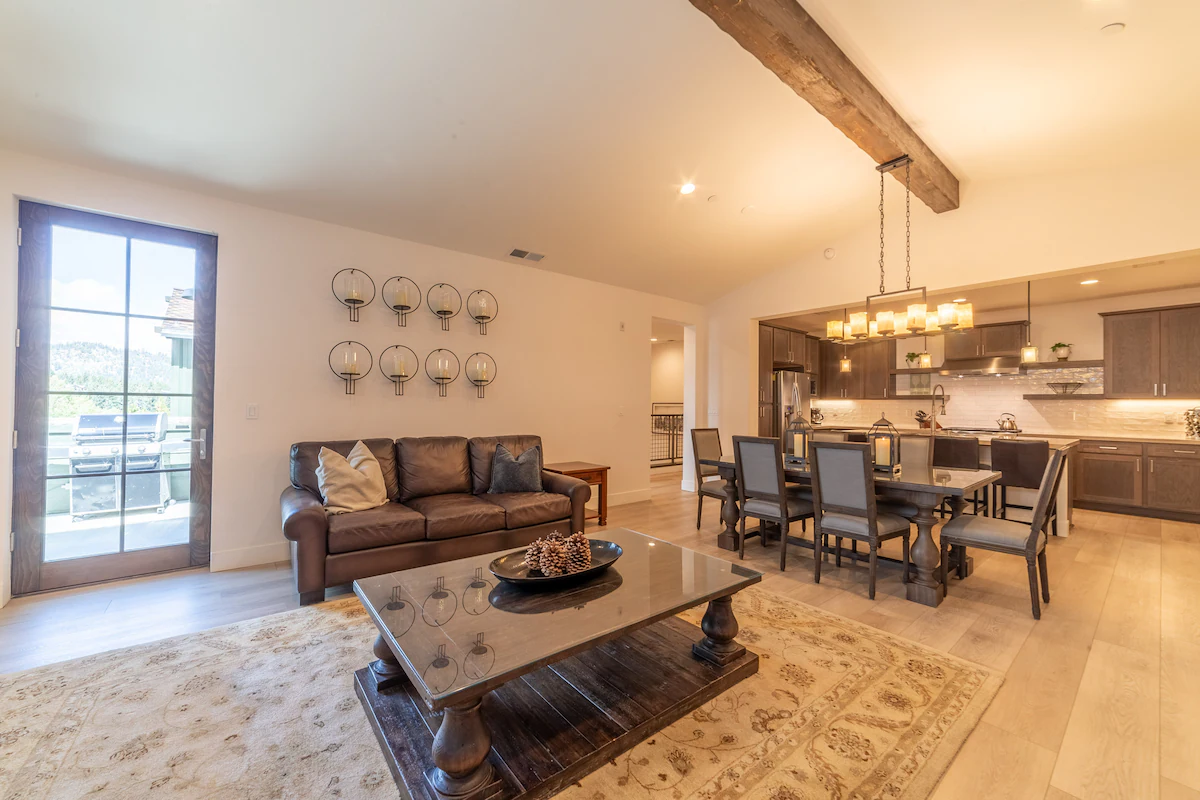 Stunning Creekhouse with Scenic Views 585 — photo 3