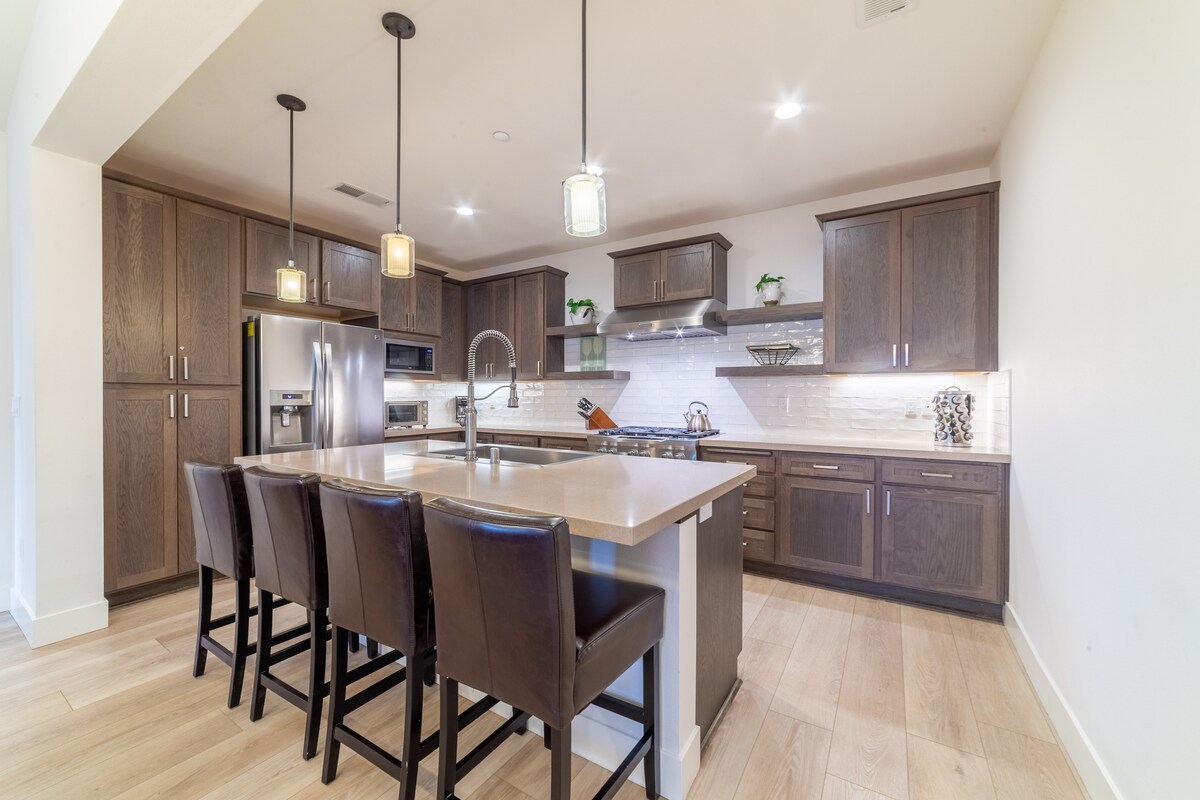 Stunning Creekhouse with Scenic Views 585 — photo 5