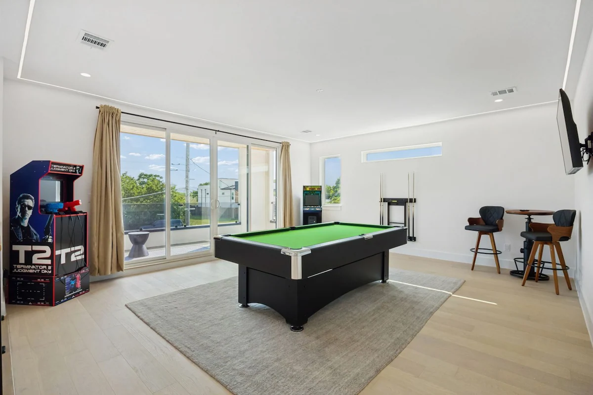 Luxe Dallas Escape | Pool & Pool Table — photo 3