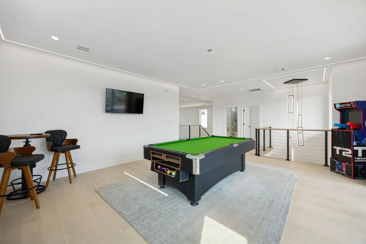 Luxe Dallas Escape | Pool & Pool Table — photo 4
