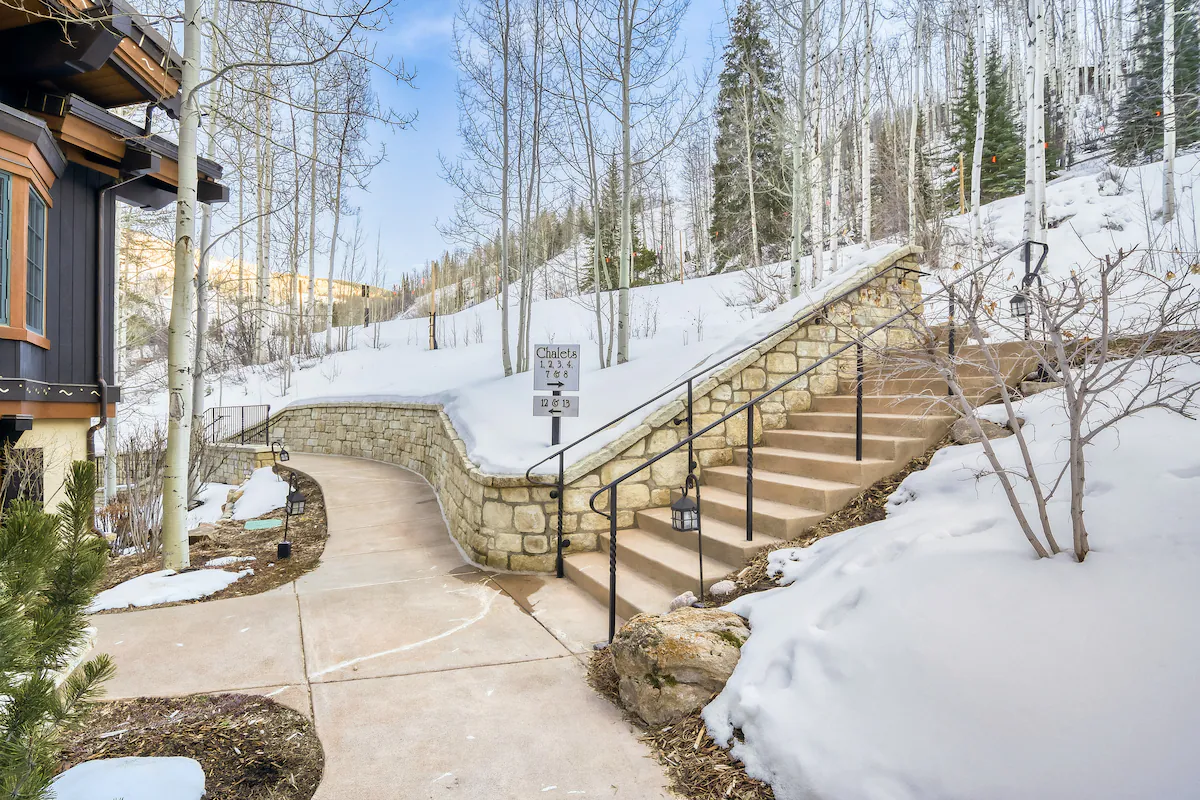Luxury Vail Village Chalet | Steps from Slopes — photo 2