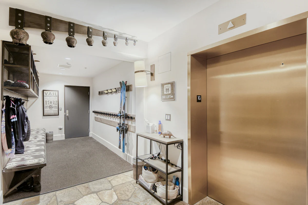 Luxury Vail Village Chalet | Steps from Slopes — photo 5