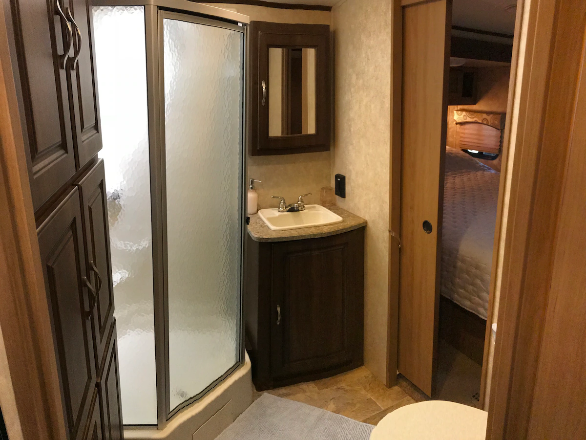 Cozy RV camper in heart of Fort Walton Beach — photo 4