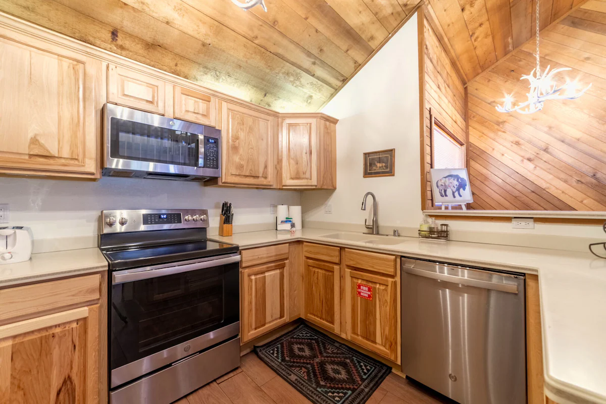 Cozy 2+Loft in Snowcreek Meadow w/ Mountain Views! — photo 5