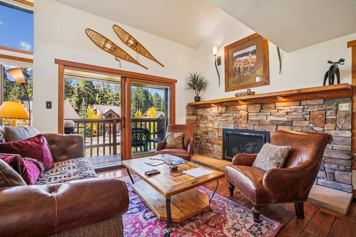 4 O'Clock D25: Ski-In Condo, Two Fireplaces! — photo 2