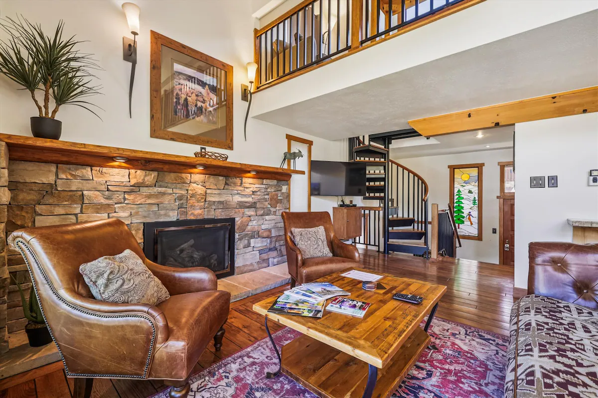 4 O'Clock D25: Ski-In Condo, Two Fireplaces! — photo 3