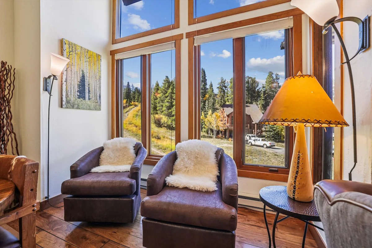 4 O'Clock D25: Ski-In Condo, Two Fireplaces! — photo 4