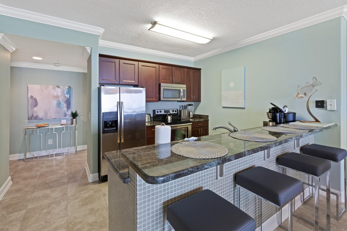 Gorgeous 11th Floor, Corner Unit, 4 Bdrm Condo, Tw — photo 5