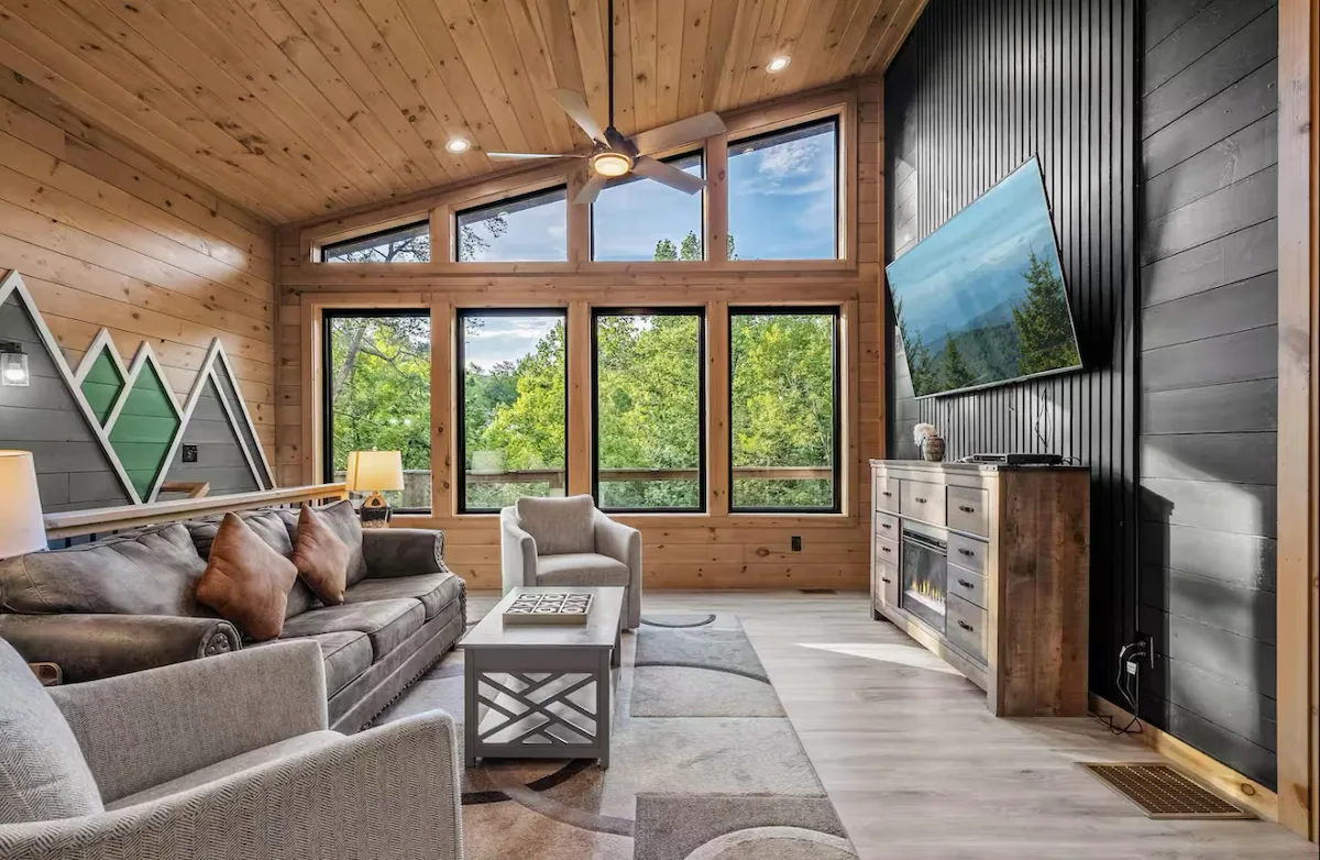 Secluded Modern Luxury Cabin minutes from Parkway — photo 4