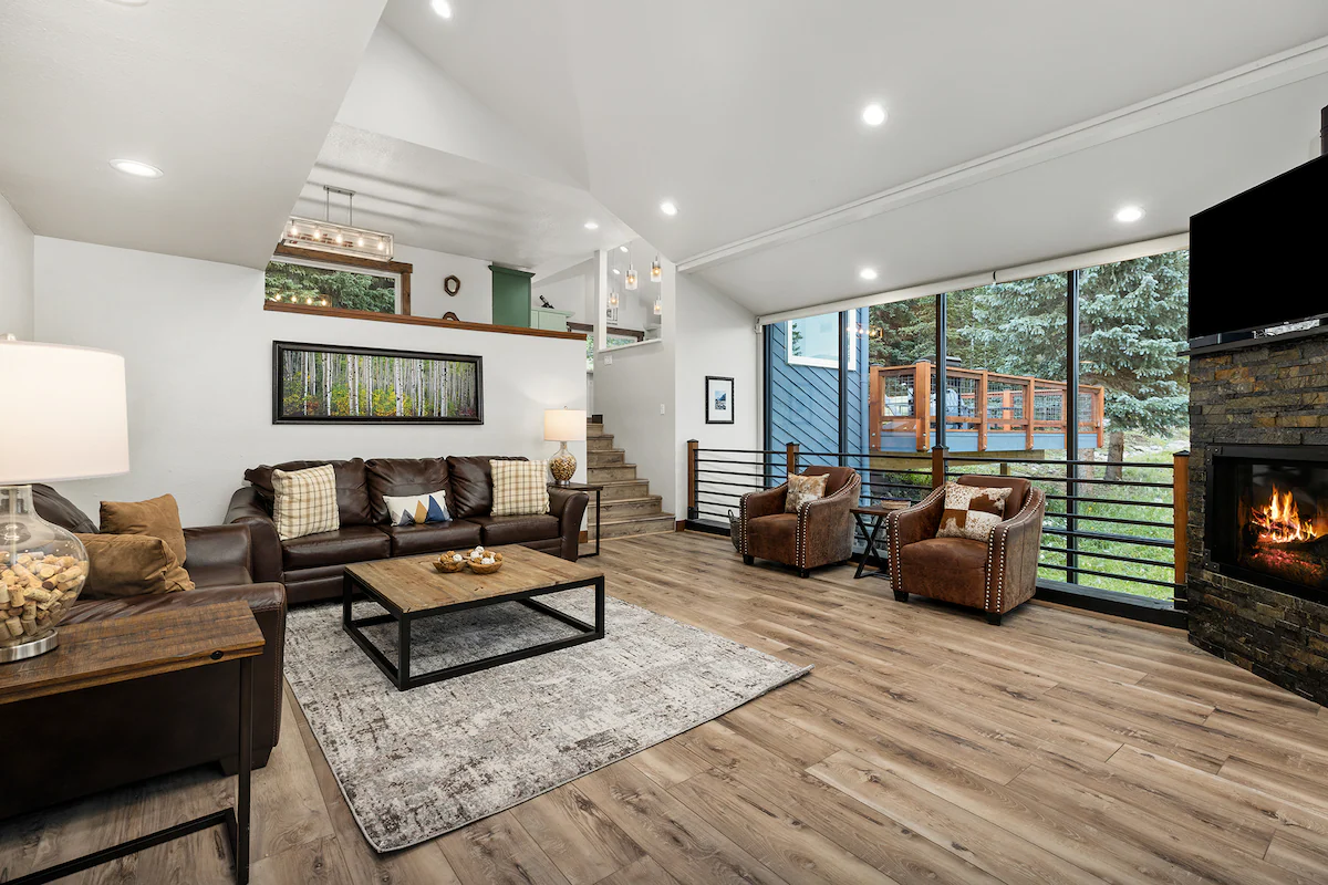 Spacious Home with Mountain Views — photo 2