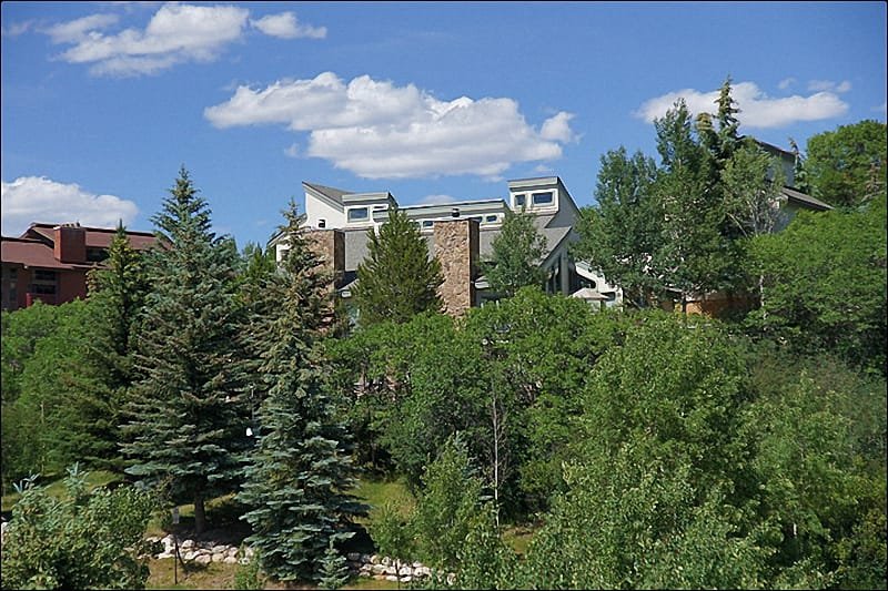 >100 Yards to Slopes + Private Hot Tub w/ Gondola Views EZCancel - Mountain Vacation Lodging — photo 4